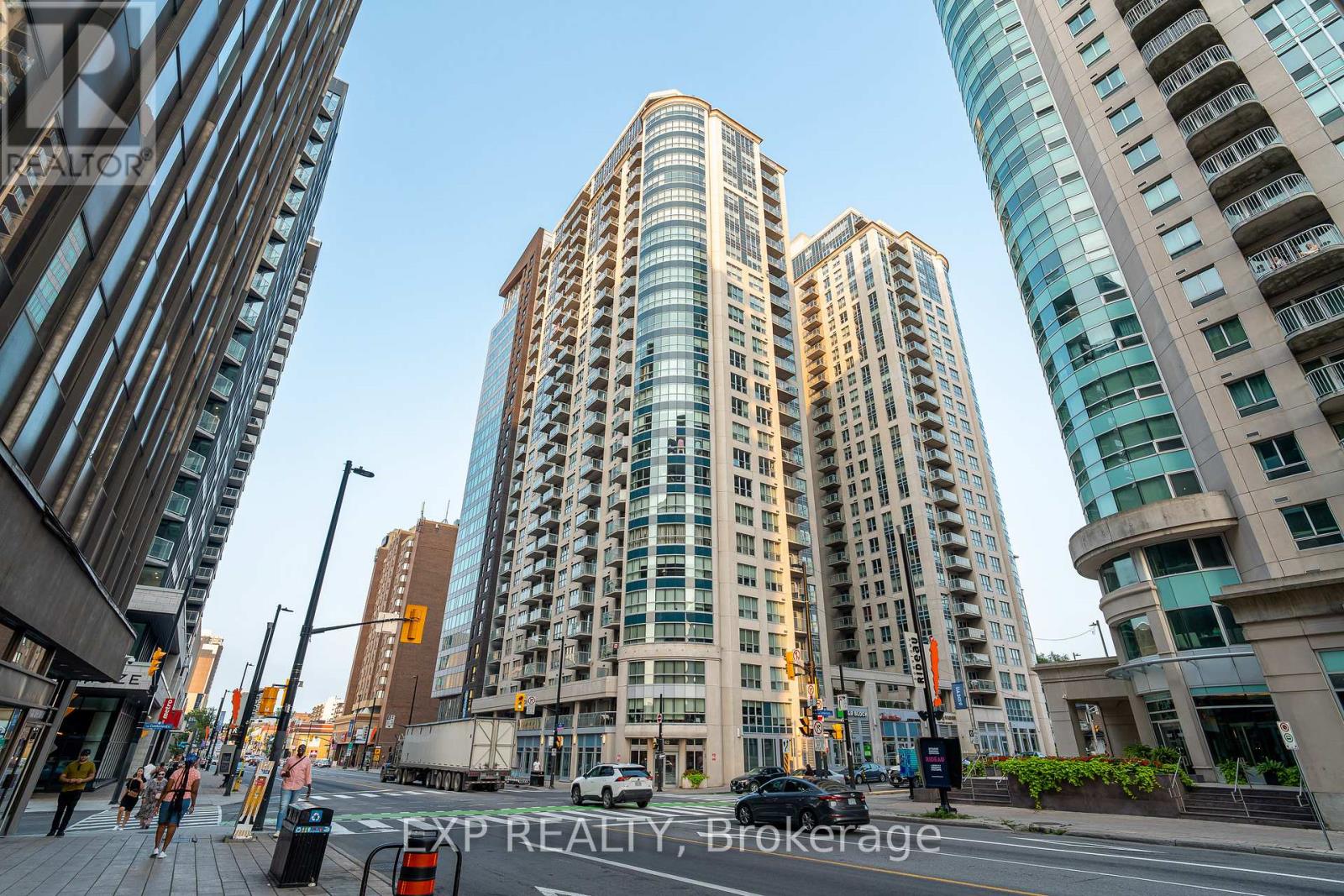 2606 - 242 Rideau Street