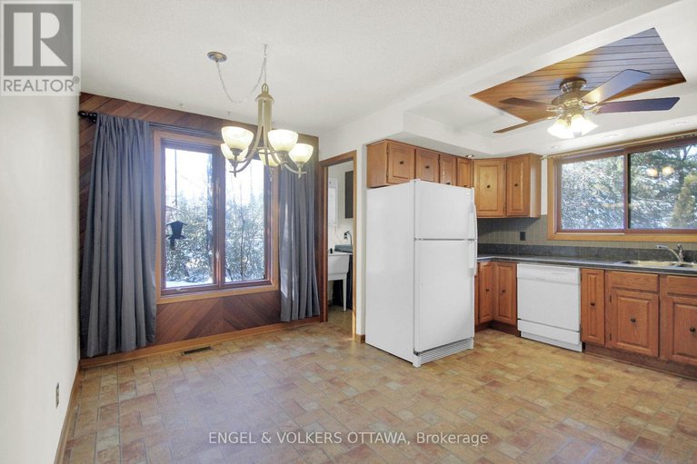 29262482/5361-hilltop-drive/manotick-long-island-nicholls-island/ottawa/ontario/K4M1G4_14