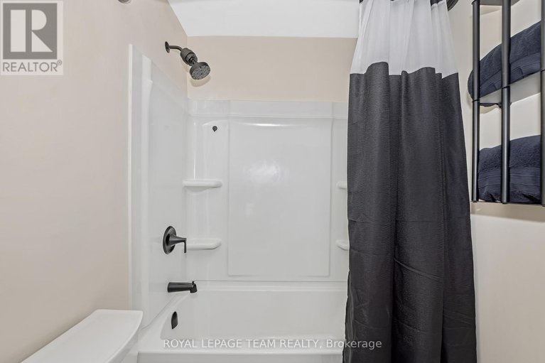 28990501/1844-stonehenge-crescent/pineview/ottawa/ontario/K1B4Z9_26