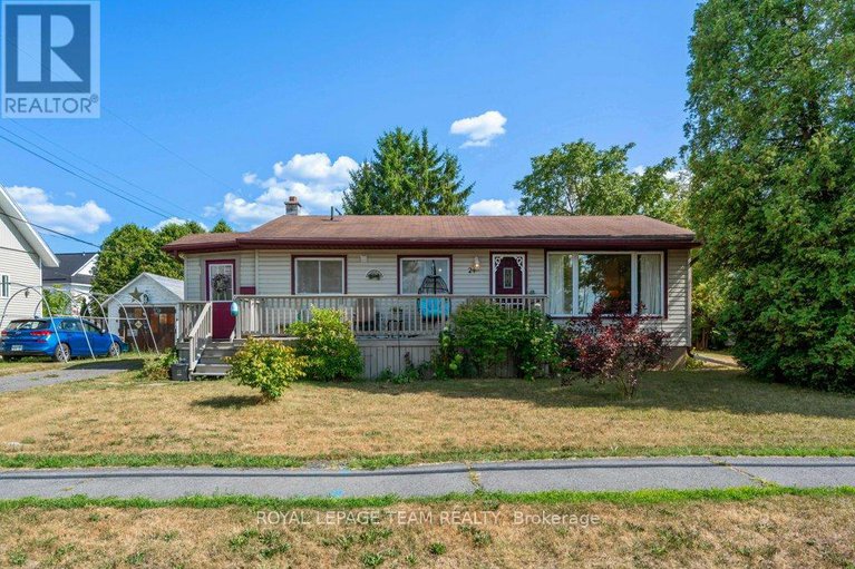 28770309/24-beach-avenue/iroquois/south-dundas/ontario/K0E1K0_1