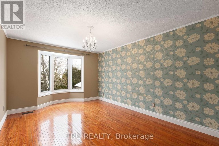 29669051/1078-st-emmanuel-terrace/convent-glen-north/ottawa/ontario/K1C2J7_23