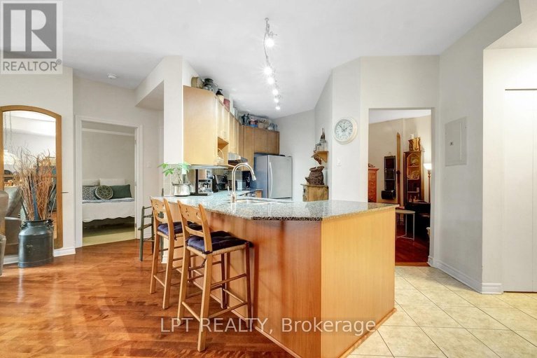 28929558/102-205-bolton-street/lower-townbyward-market/ottawa/ontario/K1N1K7_12