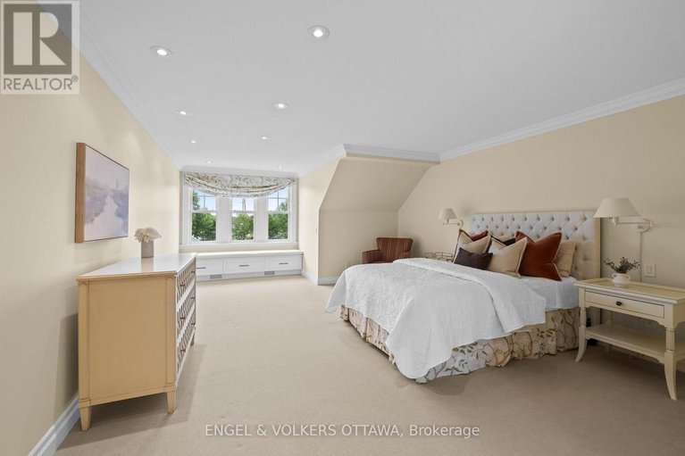 29571244/6029-rideau-valley-drive-n/manotick-south-to-roger-stevens/ottawa/ontario/K4M1B3_31