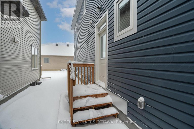 29224577/683-fisher-street/north-grenville-twp-kemptville-south/north-grenville/ontario/K0G1J0_35