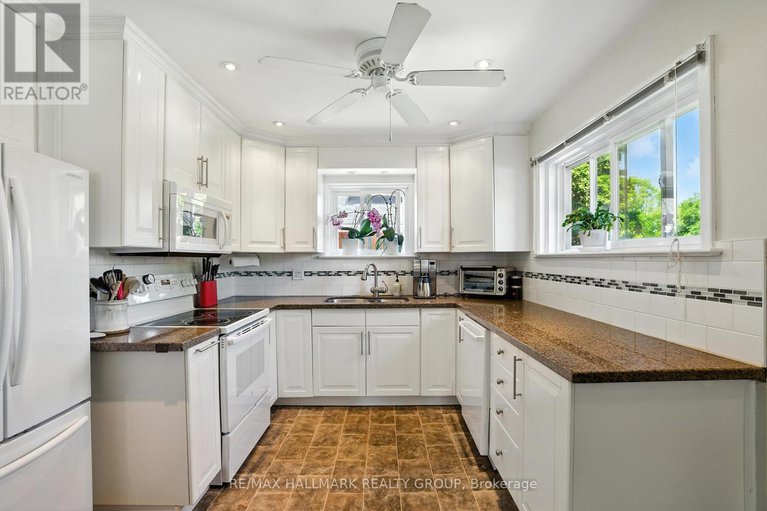 28649205/487-wolffdale-crescent/overbrookcastle-heights/ottawa/ontario/K1K1N6_7