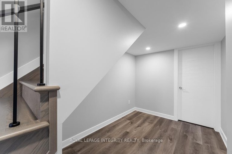 29214070/b-875-contour-street/mer-bleuebradley-estatesanderson-park/ottawa/ontario/K1W0G6_37