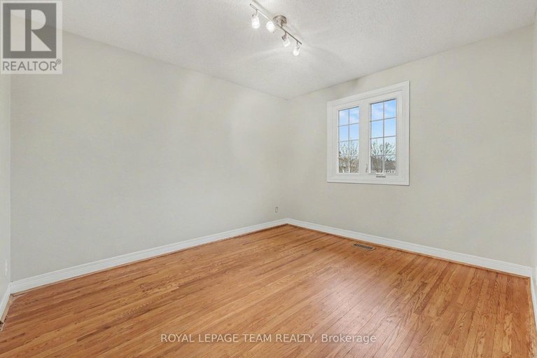 29597736/187-monterey-drive/leslie-park/ottawa/ontario/K2H7A9_23