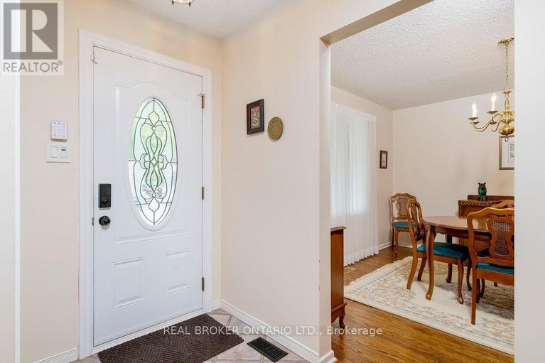 28522793/31-oakhurst-crescent/blackburn-hamlet/ottawa/ontario/K1B4A5_3
