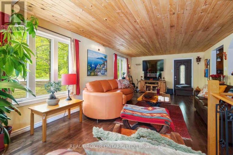 28470618/190-woods-road/constance-bay/ottawa/ontario/K0A3M0_16