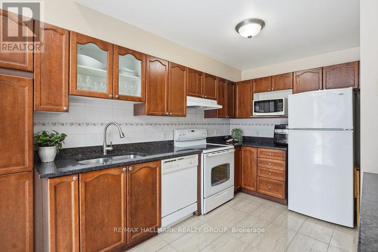 29250836/1165-falconcrest-court/chatelaine-village/ottawa/ontario/K4A3Z4_16