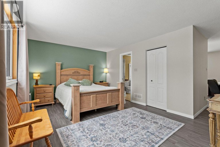 29329137/690-princess-louise-drive/fallingbrookridgemount/ottawa/ontario/K4A2C1_22