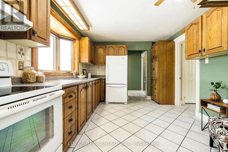 29431769/279-hoylake-crescent/bilberry-creekqueenswood-heights/ottawa/ontario/K1E1M1_16