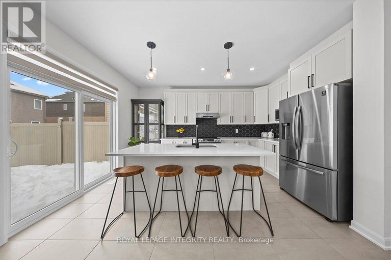 29357054/772-cappamore-drive/half-moon-bay/ottawa/ontario/K2J6V6_14