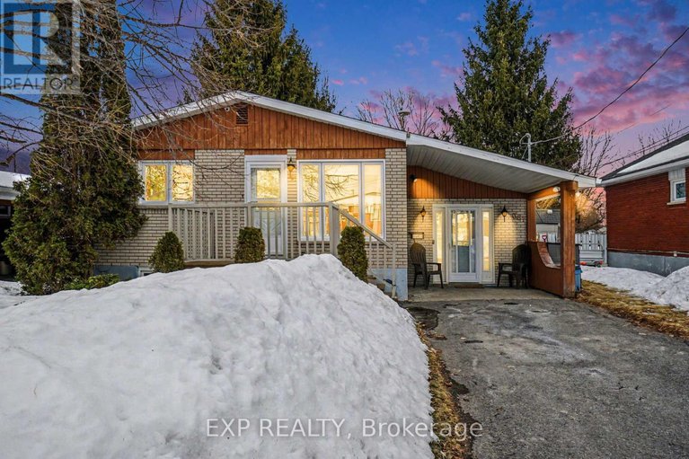 29430598/381-dominion-street-s/alexandria/north-glengarry/ontario/K0C1A0_1