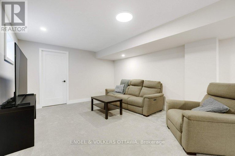 28933678/1010-carden-lane/orleans-village/ottawa/ontario/K1W0N3_42
