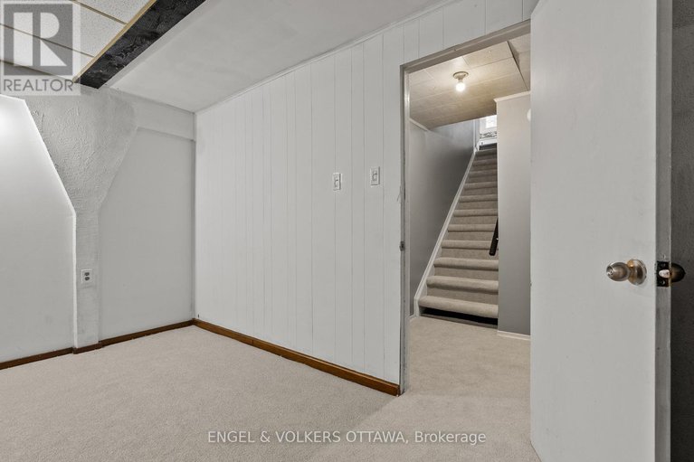 29085911/1427-rosebella-avenue/blossom-parkkemp-parkfindlay-creek/ottawa/ontario/K1T1E5_31