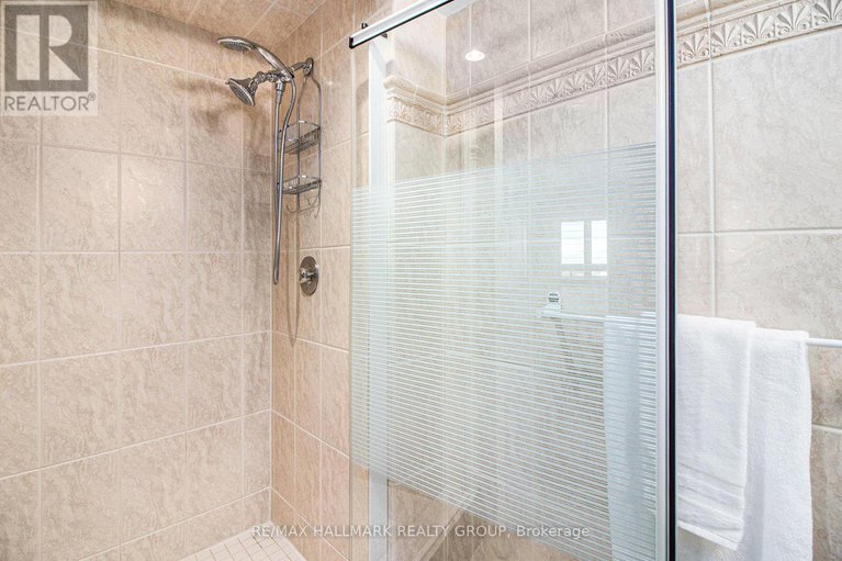 29034995/ph4-158c-mcarthur-avenue/vanier/ottawa/ontario/K1L8C9_21