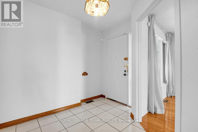 28798160/16-chickasaw-crescent/bridlewood/ottawa/ontario/K2M1M4_4