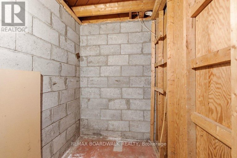 29650658/1279-adirondack-drive/kenson-park/ottawa/ontario/K2C2V7_26