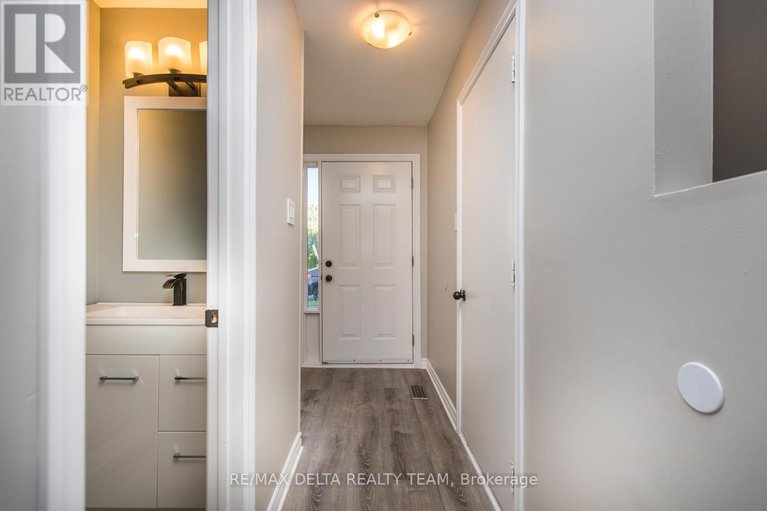 29517311/8-323-monica-crescent/bilberry-creekqueenswood-heights/ottawa/ontario/K1E3N6_4