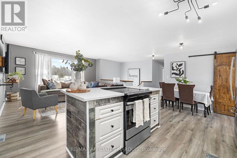 29438103/156-duncan-street/drummondnorth-elmsley-north-elmsley-twp/drummondnorth-elmsley/ontario/K7A4S4_12