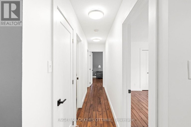 28294344/70-varley-drive/beaverbrook/ottawa/ontario/K2K1H2_20