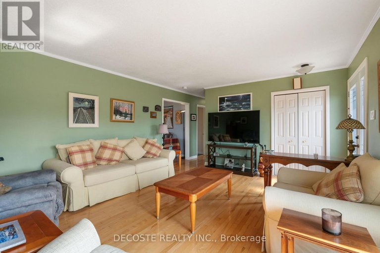 28706818/137-park-avenue/alexandria/north-glengarry/ontario/K0C1A0_5