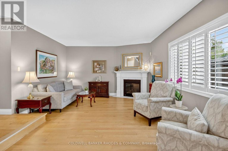 29154469/8-confederation-private/mooneys-bayriverside-park/ottawa/ontario/K1V9W6_4