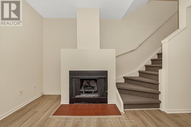 29167198/15-1968-fairglen-mews/blackburn-hamlet-south/ottawa/ontario/K1B5A5_9