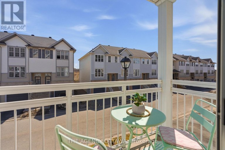 29656876/107-caithness-private/mer-bleuebradley-estatesanderson-park/ottawa/ontario/K1W0G4_26