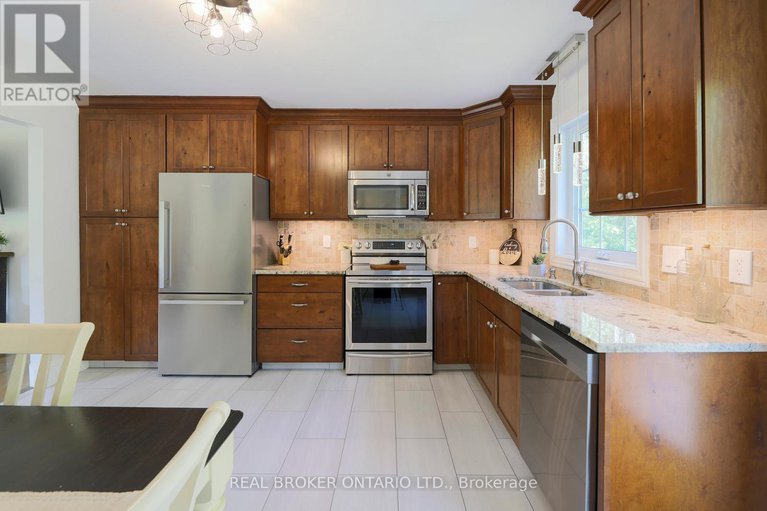 27986802/8-benjamin-lane/north-grenville-twp-kemptville-east/north-grenville/ontario/K0G1J0_10