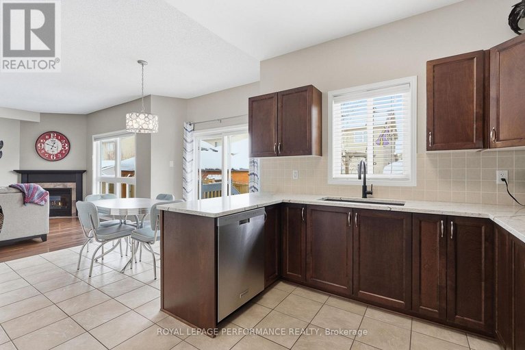 29611757/112-jade-street/town-of-rockland/clarence-rockland/ontario/K4K0C8_16
