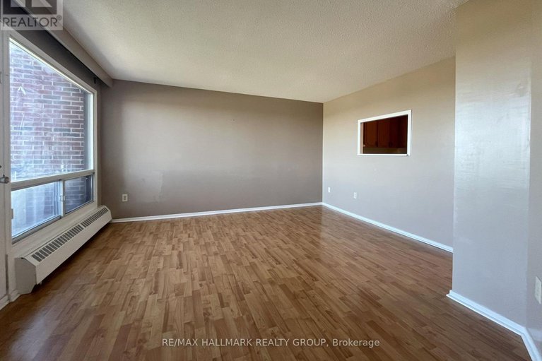 28636839/1015-20-chesterton-drive/borden-farmstewart-farmcarleton-heightsparkwood-hills/ottawa/ontario/K2E6Z7_6