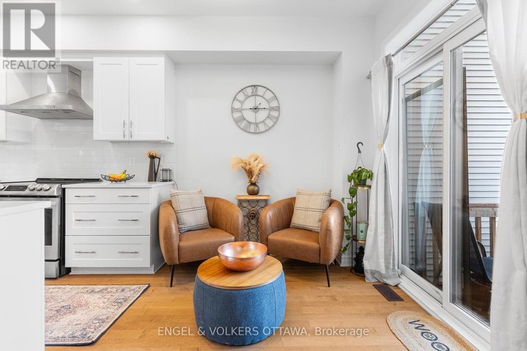 29589198/740-miikana-road/blossom-parkkemp-parkfindlay-creek/ottawa/ontario/K1X0H6_14