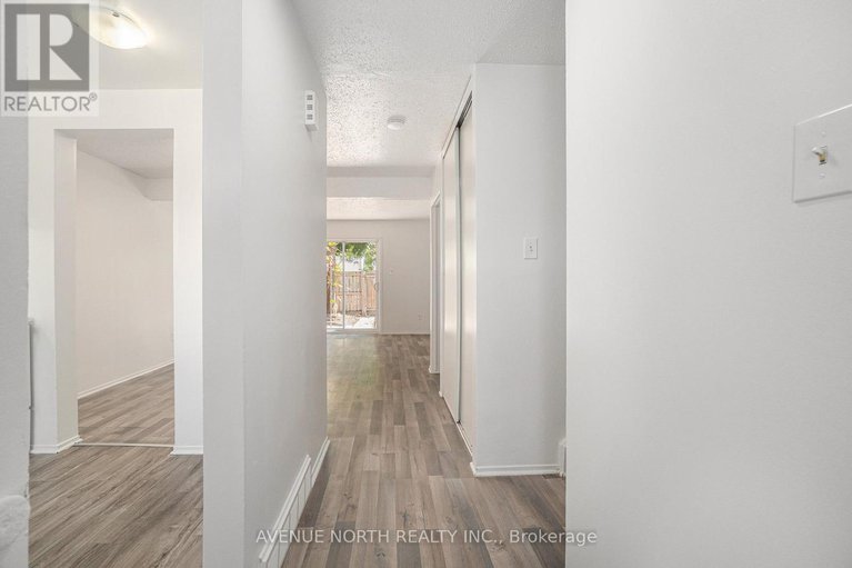 28790025/1747-dondale-st-street/pineview/ottawa/ontario/K1B5H7_9