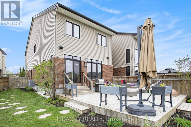 28286993/670-whitecliffs-avenue/riverside-south/ottawa/ontario/K1V2N4_31