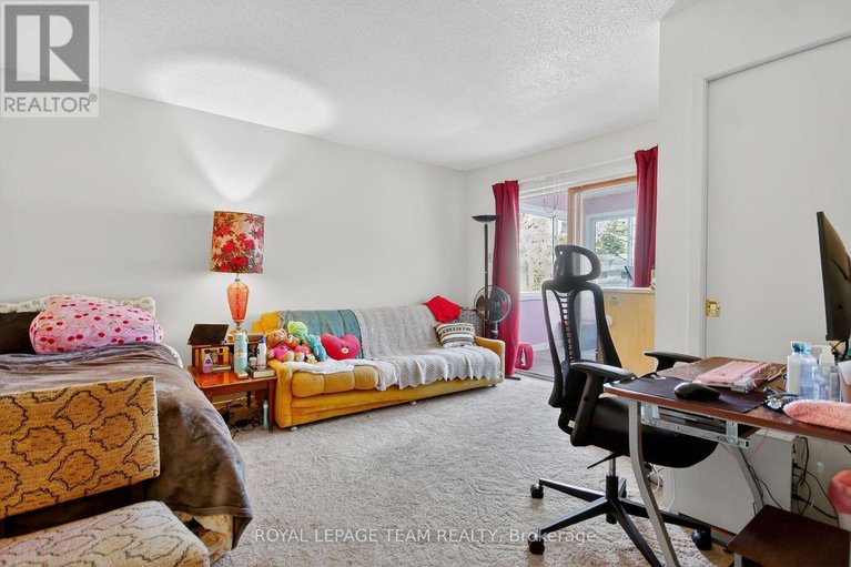 29176701/7-little-road/riverside-southgloucester-glen/ottawa/ontario/K1V1H5_29