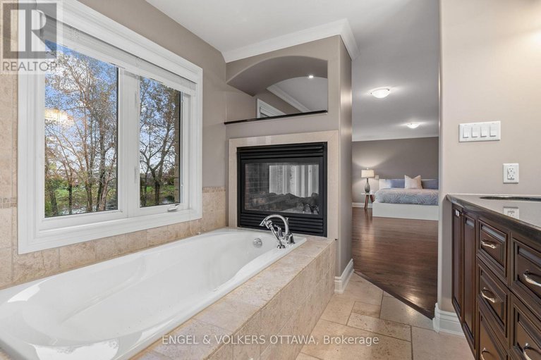 28168398/6808-suncrest-drive/greely/ottawa/ontario/K4P0B2_23