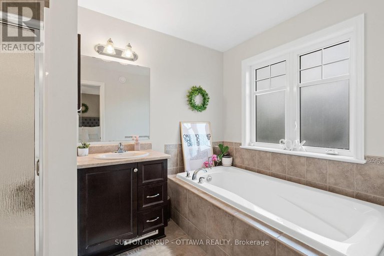 28401647/324-horseshoe-crescent-e/stittsville-north/ottawa/ontario/K2S0B6_17