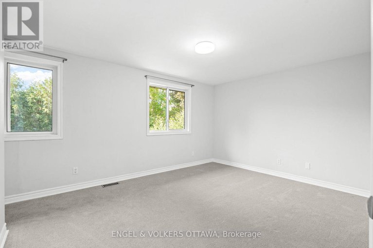 29006192/1540-mimosa-avenue/riverview-park/ottawa/ontario/K1G4C9_19