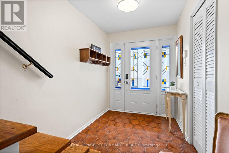 29411475/1430-edgecliffe-avenue/carlington/ottawa/ontario/K1Z8G1_4