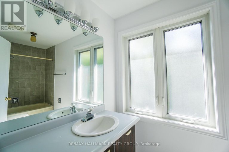 28925321/1020-grenon-avenue/fairfield-heights/ottawa/ontario/K2B8L8_22