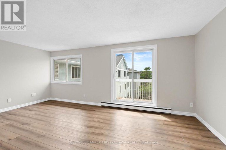 28820214/400-216-viewmount-drive/borden-farmstewart-farmcarleton-heightsparkwood-hills/ottawa/ontario/K2E7X4_13