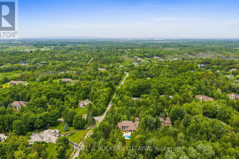 28466123/5800-queenscourt-crescent/manotick-east-to-manotick-station/ottawa/ontario/K4M1K3_46