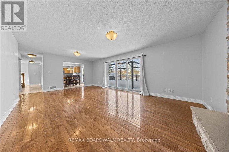 29619262/7089-bush-drive/greely/ottawa/ontario/K4P1M8_14