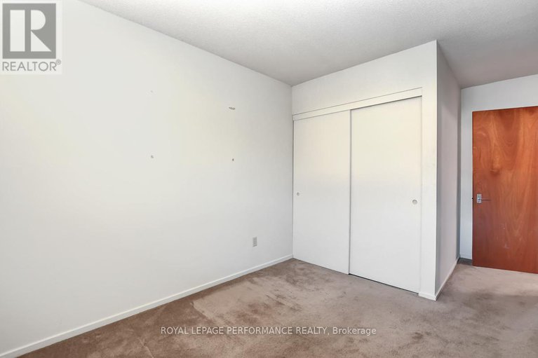 28835566/7-carmichael-court/beaverbrook/ottawa/ontario/K2K1K1_17