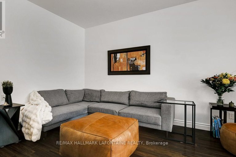 29570539/315-rustic-hills-crescent/springridgeeast-village/ottawa/ontario/K4A5A8_23