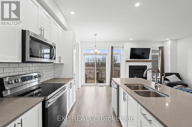 28297698/653-putney-crescent/stittsville-south/ottawa/ontario/K2S2N7_12