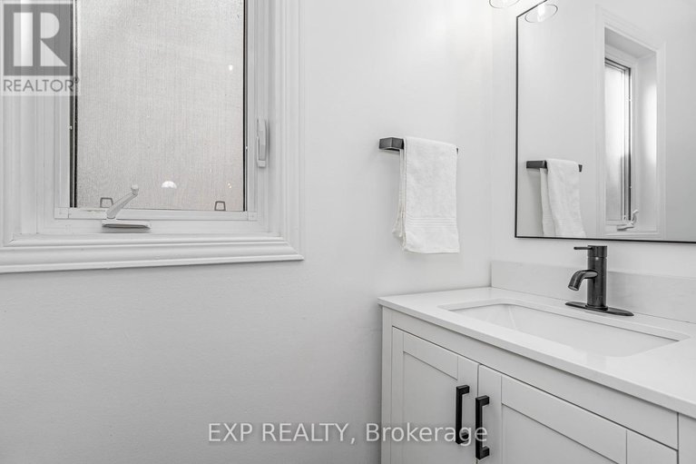 28595506/18-hawley-crescent/bridlewood/ottawa/ontario/K2M1T3_20