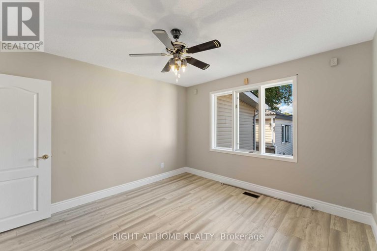 28502747/599-donald-street/overbrookcastle-heights/ottawa/ontario/K1K1L3_21
